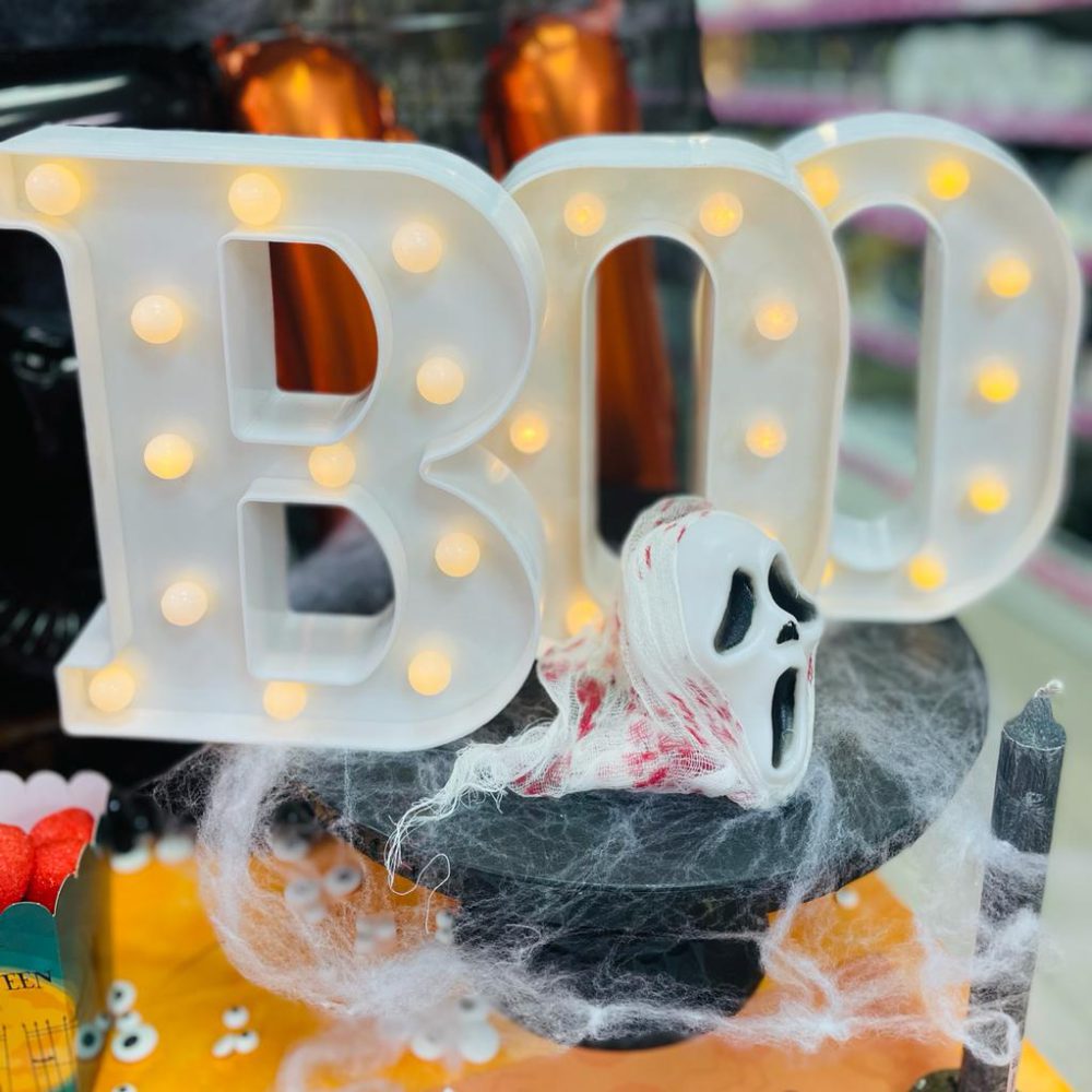 אותיות מוארות BOO