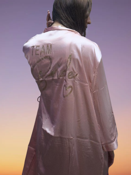 חלוק מלווה ורוד Team Bride בזהב